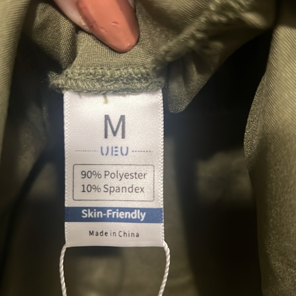 New UEU Army Green Yoga Pants.  Size M. - Picture 4 of 5